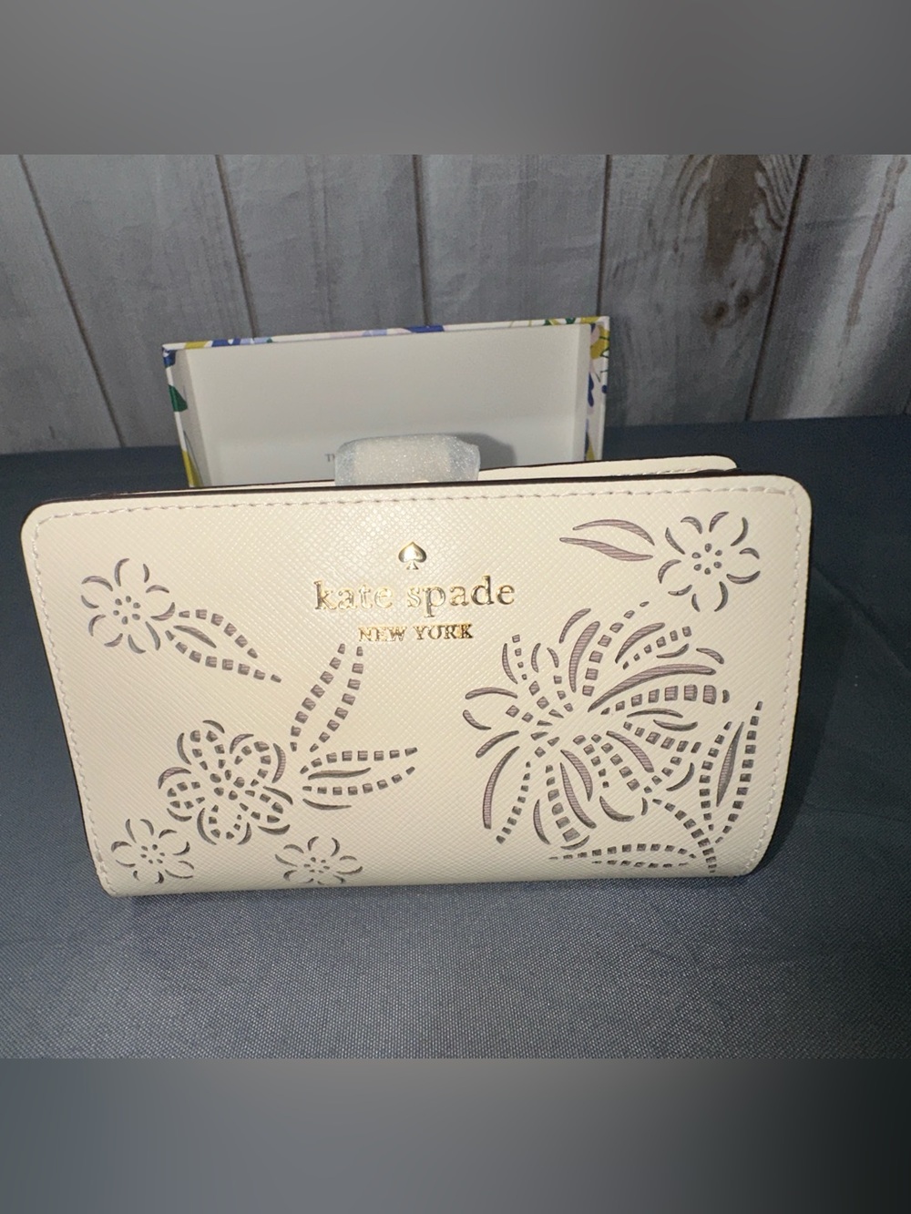 Kate Spade Boxed Madison Perforated Médium Bifold Wallet - Picture 2 of 7
